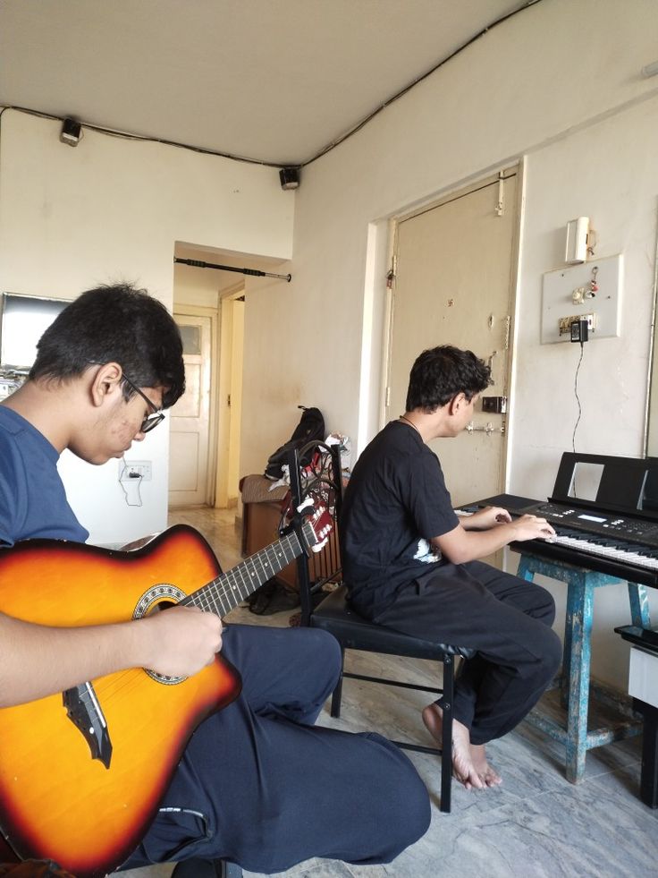 Guitar Classes Offline For Kids and Adults - The Guitar Cafe