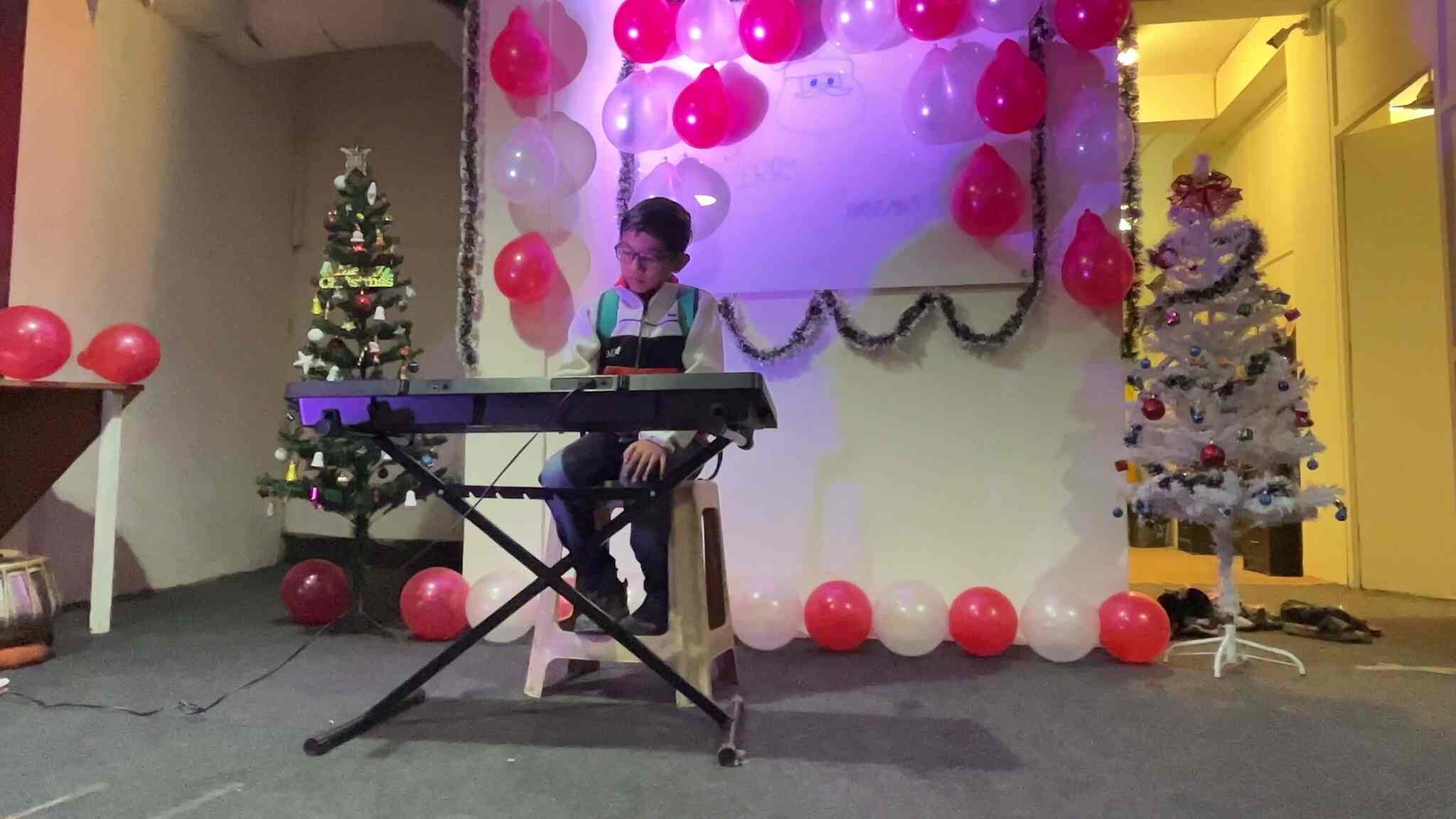 Keyboard (Music) Classes For Kids - Krazy 2 Music Academy 