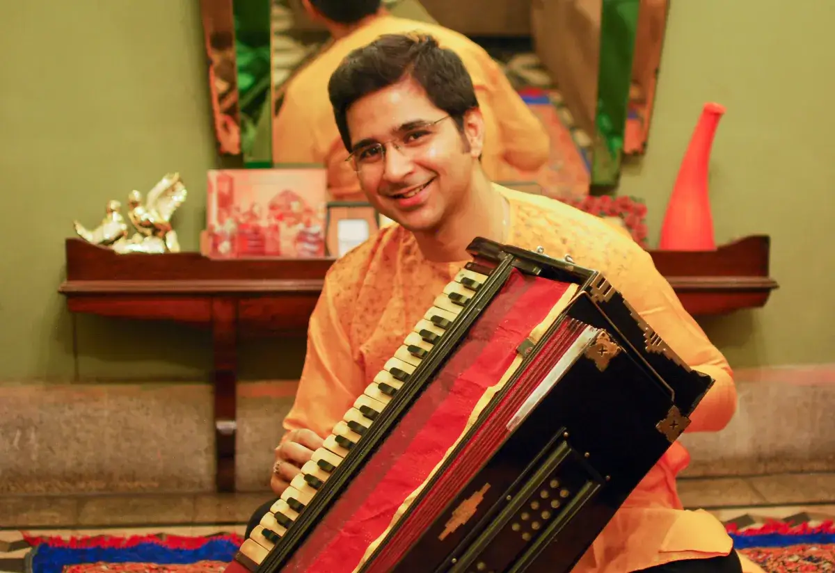 Harmonium For Adults - Swar-Sudha Music Classes - Image 1