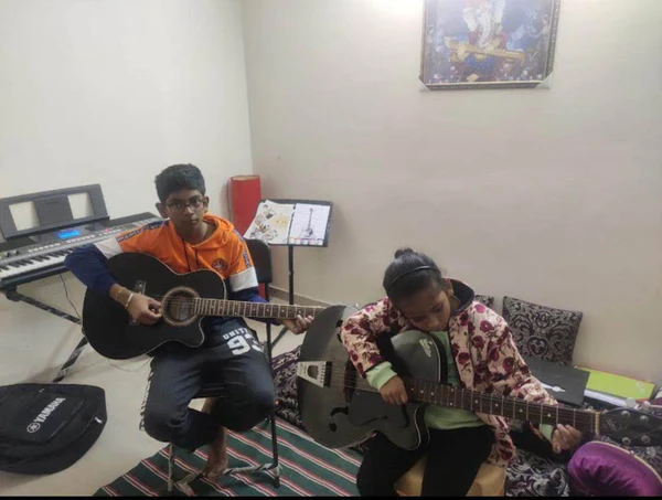 Guitar Classes For Kids And Adults - Image 1