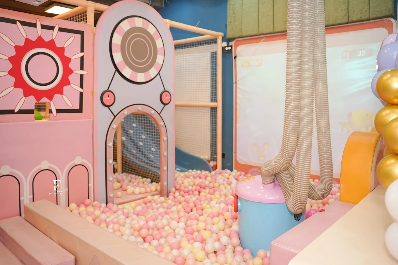 Wooray Elite Play Area & Arcade Game Zone