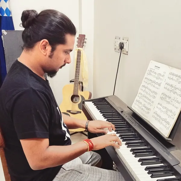 Keyboard for Adults - Swar-Sudha Music Classes - Image 1
