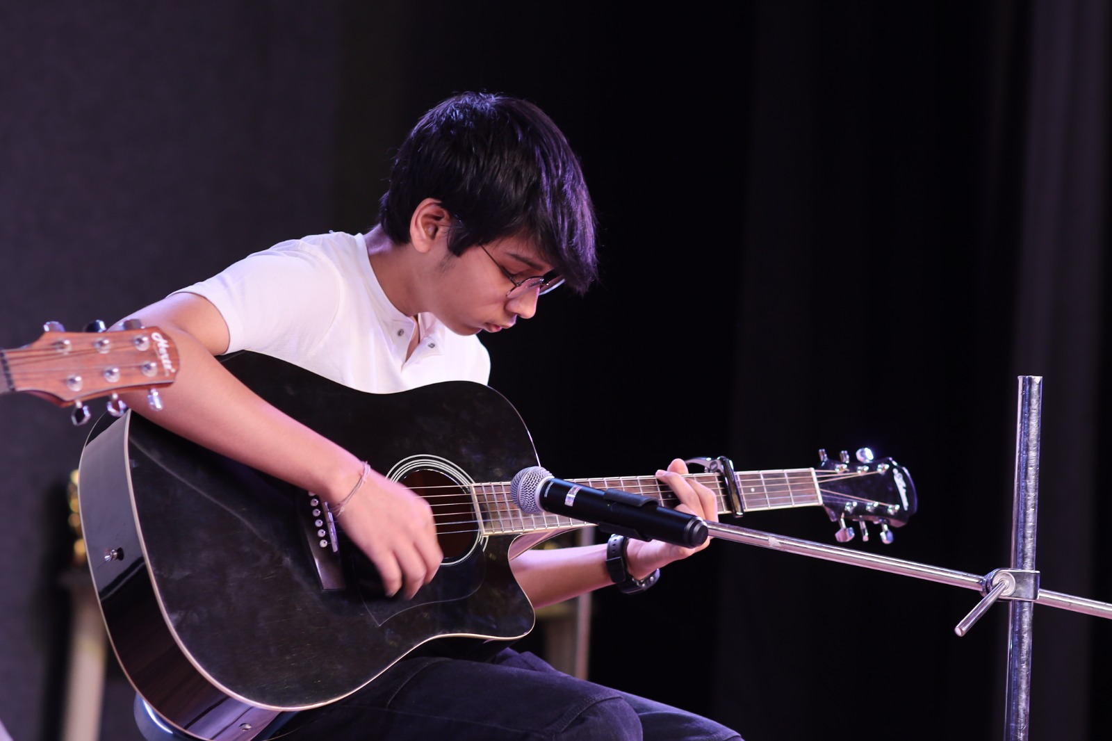 Acoustic Guitar Classes For Classes - Harmony Point - The Music Academy