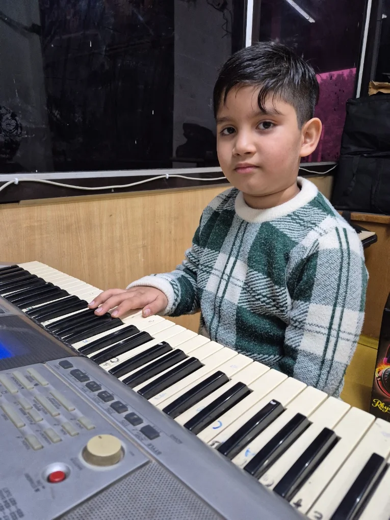 Keyboard Classes For Beginner For Kids And Adults - Image 1